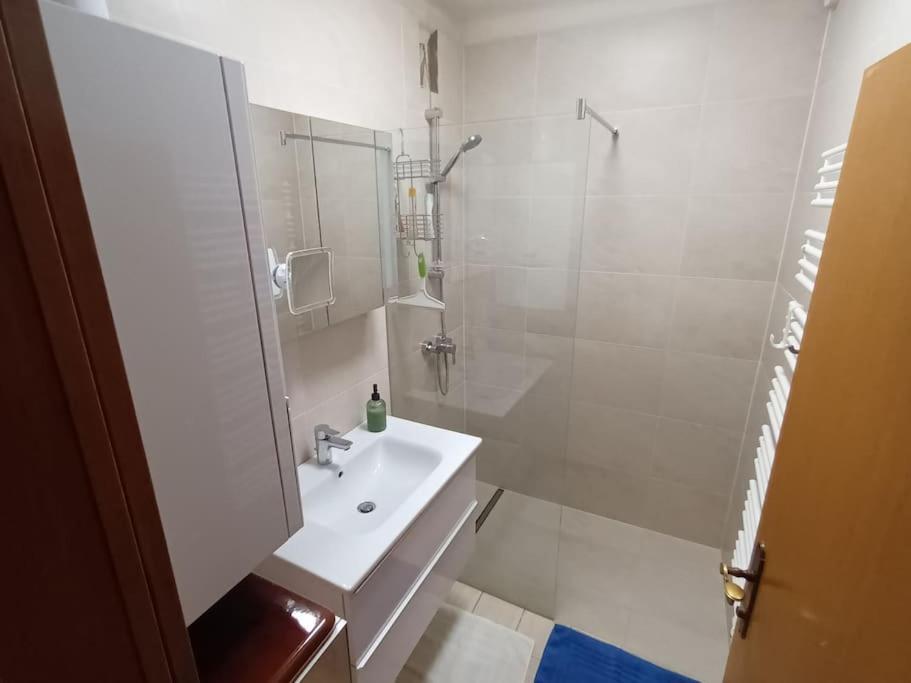 Modernes Apartment In Wien ภายนอก รูปภาพ
